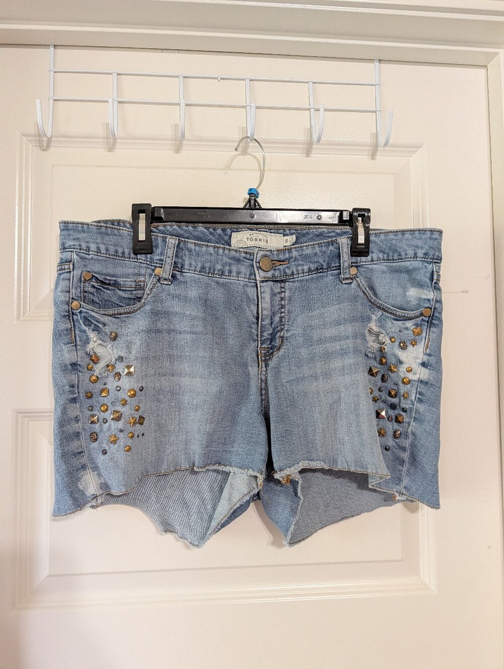 Torrid Light Blue Studded Distressed Denim Cutoff Shorts Size 16